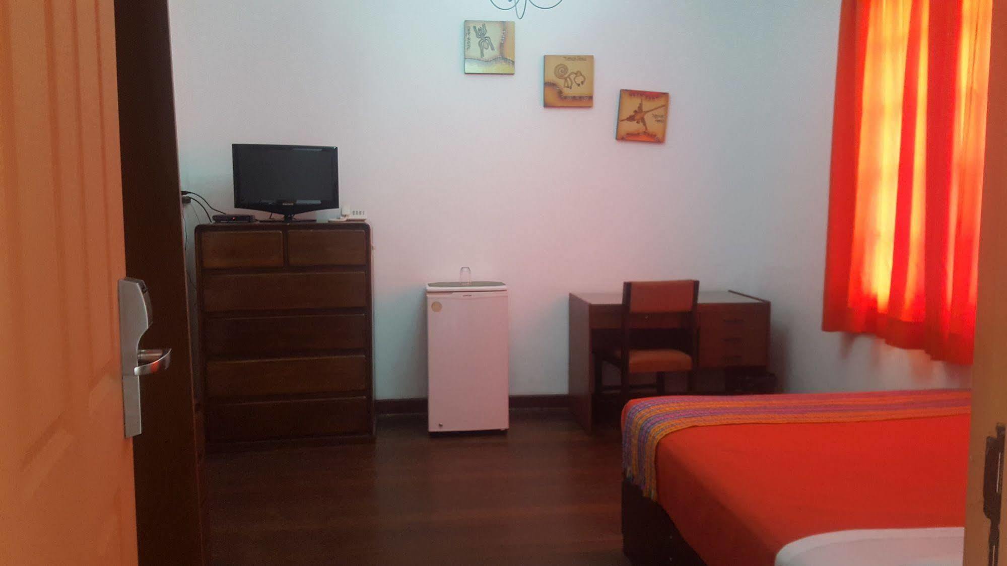 Hotel Miraflores Lodge Lima Bagian luar foto